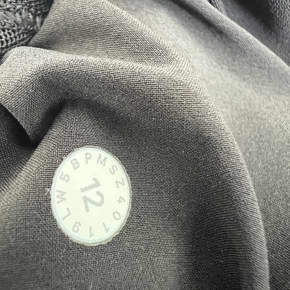 Lululemon On The Fly Black Pant 27"  W5BPMS Size 12 - Picture 6 of 7